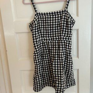 Abercrombie white and black plaid dress with pockets. Size M